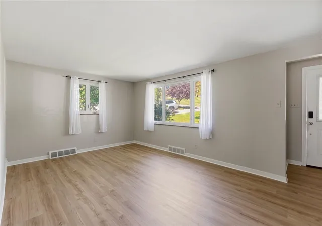 Photo 2 of Single family home for sale at 101 Plainfield Ave, Emsworth, PA 15202 | MLS# 1776937 | Listing updated on 2026-10-19