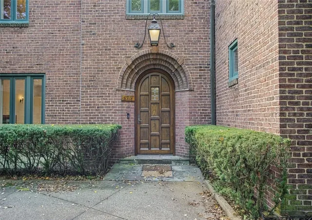 Photo 3 of Single family home for sale at 5914 Braeburn Pl, Squirrel Hill, PA 15232 | MLS# 1777003 | Listing updated on 2026-10-20