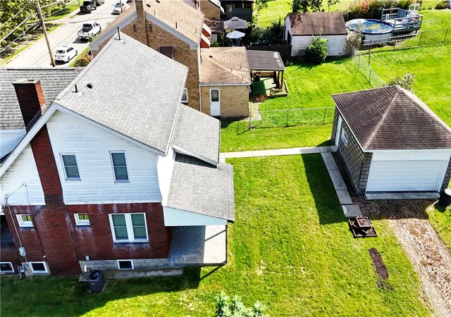 Photo 2 of Single family home for sale at 1304 Summit Dr, White Oak, PA 15131 | MLS# 1776627 | Listing updated on 2026-10-18