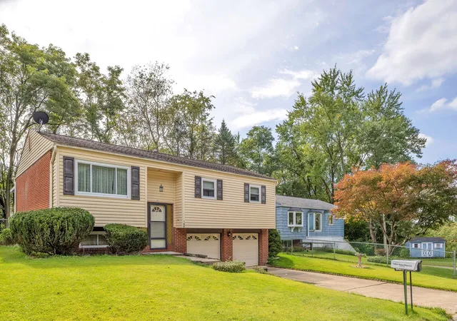 Photo 2 of Single family home for sale at 102 Bucknell Dr, Springdale Twp, PA 15144 | MLS# 1777118 | Listing updated on 2026-10-16