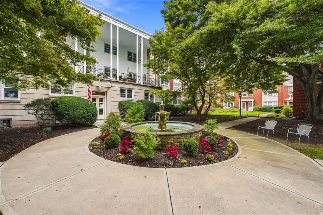 Listing Photo 2 - Condo for sale in 825 Morewood Ave located at 825 Morewood Ave, Oakland, PA 15213 - Unit #G7