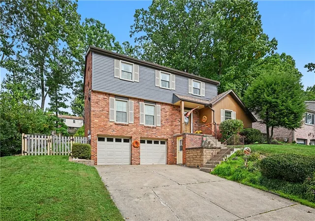 Photo 2 of Single family home for sale at 139 N Jamestown Rd, Moon/crescent Twp, PA 15108 | MLS# 1777133 | Listing updated on 2026-10-15