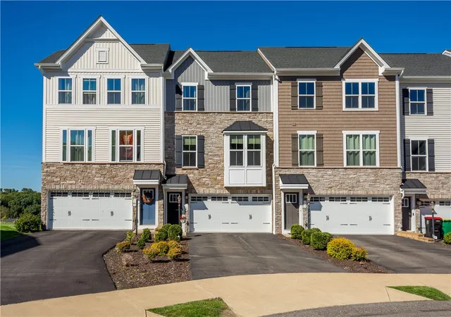 Townhouse for sale at 165 Cole Dr, Robinson Twp, PA 15136 | MLS# 1776940