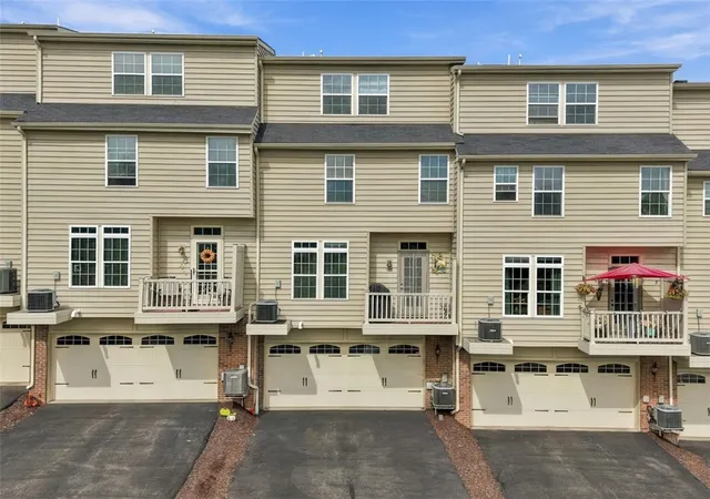 Photo 2 of Townhouse for sale at 141 Lewisham Rd, Cranberry Twp, PA 16066 | MLS# 1776881 | Listing updated on 2026-10-19