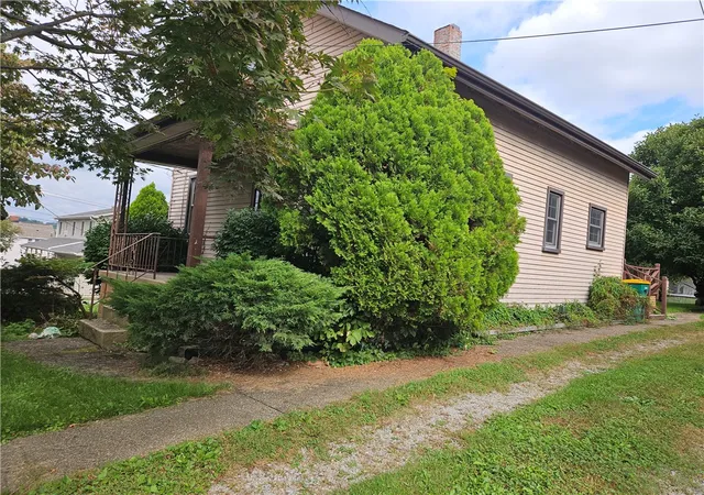 Photo 3 of Single family home for sale at 114 & 114 1/2 Wylie Ave, North Strabane, PA 15363 | MLS# 1776825 | Listing updated on 2026-10-18