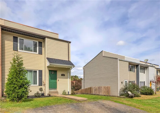 Photo 2 of Townhouse for sale at 3154 Camberly Dr, Hampton, PA 15044 | MLS# 1777224 | Listing updated on 2026-10-13