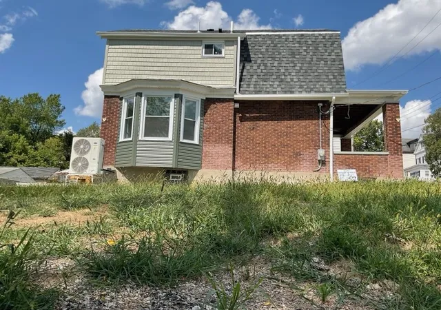Photo 3 of Single family home for sale at 844 Gearing Ave, Beltzhoover, PA 15210 | MLS# 1777192 | Listing updated on 2026-10-13