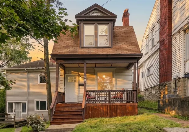 Photo 1 of Single family home for sale at 303 Paur St, Mt Washington, PA 15211 | MLS# 1777248 | Listing updated on 2026-10-12