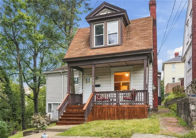 Photo 3 of Single family home for sale at 303 Paur St, Mt Washington, PA 15211 | MLS# 1777248 | Listing updated on 2026-10-12