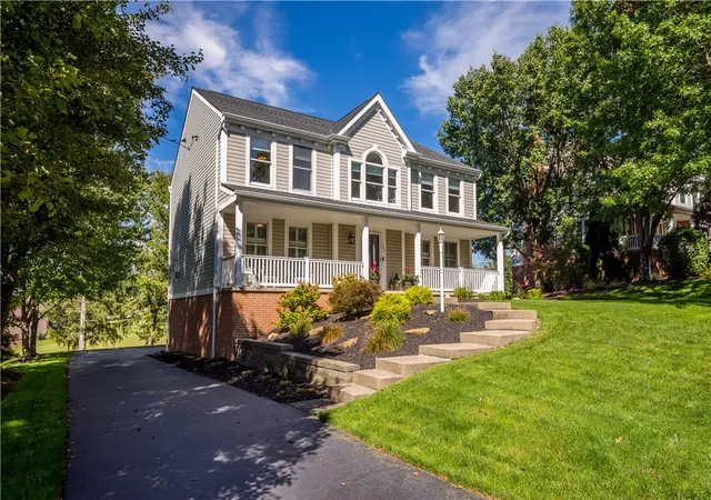 Photo 3 of Single family home for sale at 402 Pin Oak Dr, South Fayette, PA 15057 | MLS# 1777136 | Listing updated on 2026-10-12