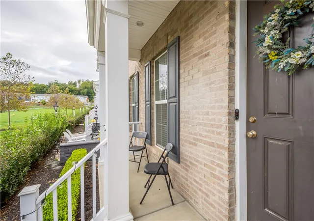 Photo 3 of Townhouse for sale at 1422 Hastings Crescent, South Fayette, PA 15017 | MLS# 1777222 | Listing updated on 2026-10-18