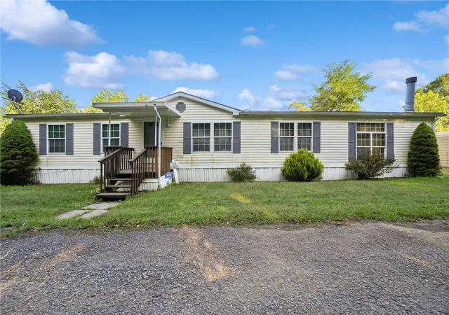 Photo 1 of Manufactured home for sale at 736 Sunset Dr, Donegal, PA 15628 | MLS# 1777515 | Listing updated on 2026-10-27