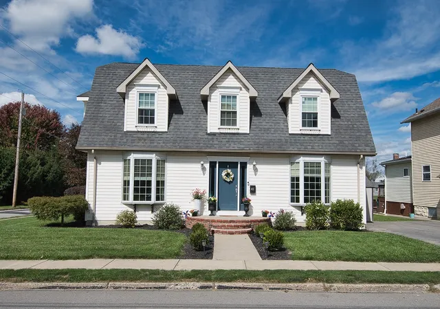 Photo 2 of Single family home for sale at 401 Center St, Harmony Boro, PA 16063 | MLS# 1777619 | Listing updated on 2026-10-19