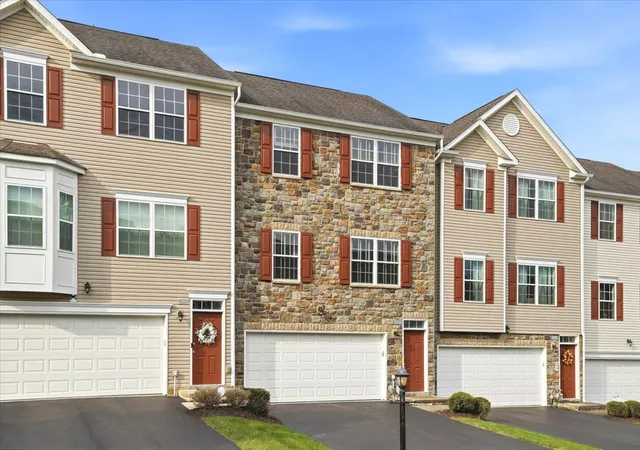 Photo 2 of Sale Pending at 683 Freedom Dr, Collier Twp, PA 15106 | MLS# 1777622 | Listing updated on 2026-10-15