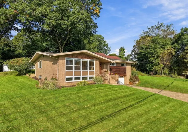 Photo 2 of Single family home for sale at 125 Schar Ct, Shaler, PA 15209 | MLS# 1777370 | Listing updated on 2026-10-14