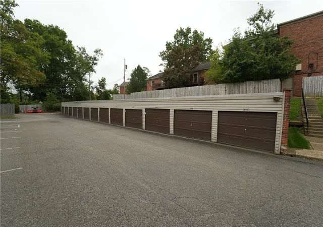 Photo 3 of Condo for sale at 646 Robinwood Dr #F, Scott Twp, PA 15216 | MLS# 1777584 | Listing updated on 2026-10-16