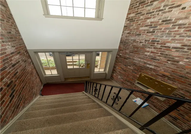 Listing Photo 4 - Condo for sale in building located at 646 Robinwood Dr, Pittsburgh, PA 15216 - Unit #F