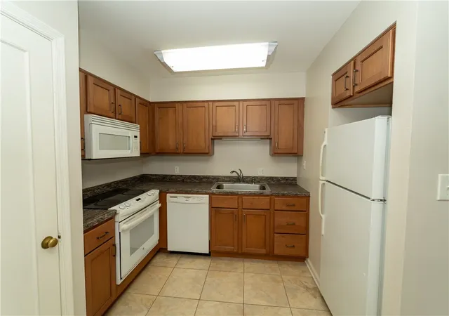 Listing Photo 5 - Condo for sale in building located at 646 Robinwood Dr, Pittsburgh, PA 15216 - Unit #F