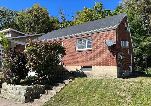 Photo 2 of Sale Pending at 475 E 7th Avenue, Tarentum, PA 15084 | MLS# 1777715 | Listing updated on 2026-10-16