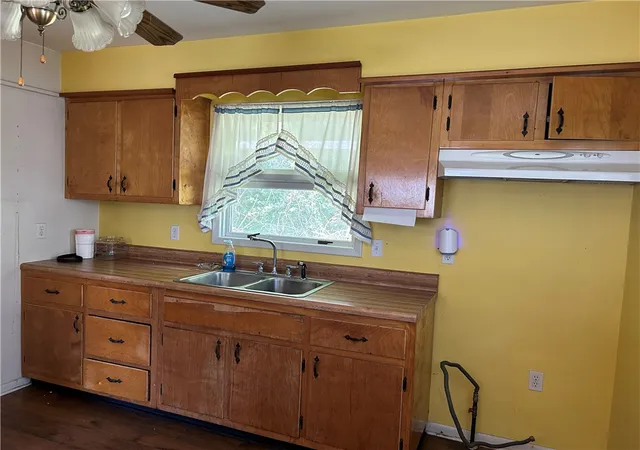 Photo 3 of Sale Pending at 475 E 7th Avenue, Tarentum, PA 15084 | MLS# 1777715 | Listing updated on 2026-10-16
