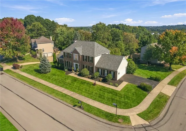 Photo 2 of Single family home for sale at 3001 Linden Ct, Moon/crescent Twp, PA 15108 | MLS# 1776531 | Listing updated on 2026-10-15