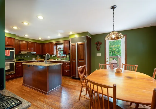 Photo 3 of Single family home for sale at 1286 Lakemont Dr, Mt Lebanon, PA 15243 | MLS# 1777695 | Listing updated on 2026-10-16