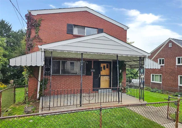 Photo 3 of Sale Pending at 601 Kahler St, Duquesne, PA 15110 | MLS# 1777898 | Listing updated on 2026-10-21