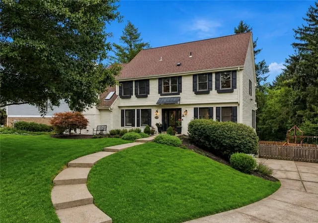 Photo 2 of Single family home for sale at 2630 Fountain Hills Dr, Pine Twp, PA 15090 | MLS# 1777304 | Listing updated on 2026-10-19