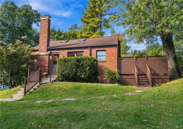 Photo 1 of Single family home for sale at 6 Robb Holw Rd, Mt Lebanon, PA 15243 | MLS# 1777647 | Listing updated on 2026-10-17