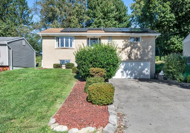 Photo 3 of Single family home for sale at 107 Connie Park Dr, Kennedy Twp, PA 15136 | MLS# 1777961 | Listing updated on 2026-10-17