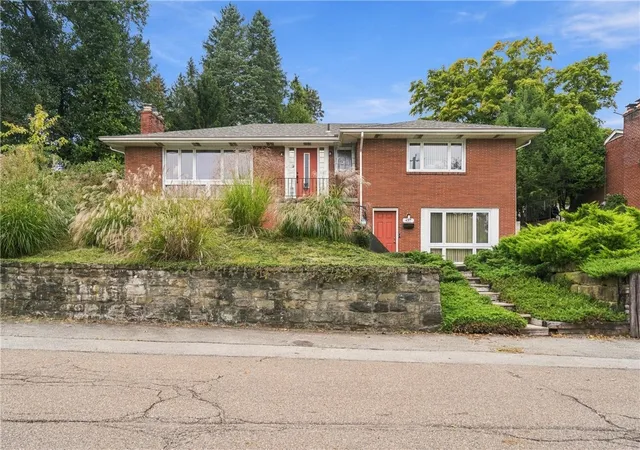 Photo 1 of Single family home for sale at 457 Longvue Dr, New Kensington, PA 15068 | MLS# 1777967 | Listing updated on 2026-10-13