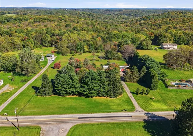 Photo 3 of Manufactured home for sale at 3032 Oneida Valley Rd, Venango Twp, PA 16040 | MLS# 1777982 | Listing updated on 2026-10-20