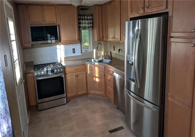 Photo 3 of Single family home for sale at 613 Chessbriar Dr, Bethel Park, PA 15102 | MLS# 1778005 | Listing updated on 2026-10-21