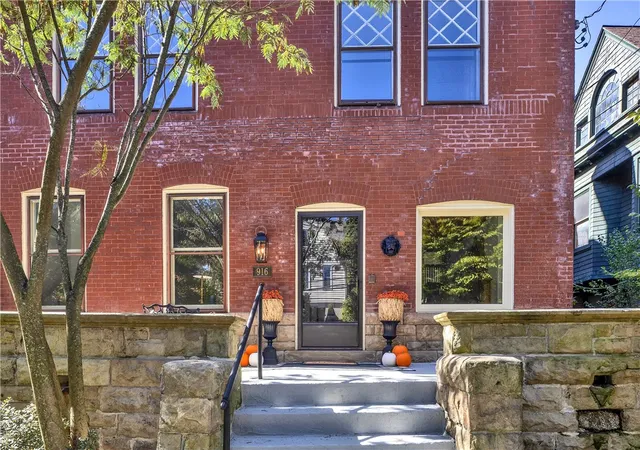 Photo 2 of Single family home for sale at 916 College St, Shadyside, PA 15232 | MLS# 1777939 | Listing updated on 2026-10-19