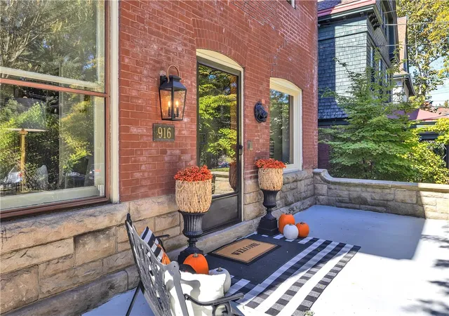 Photo 3 of Single family home for sale at 916 College St, Shadyside, PA 15232 | MLS# 1777939 | Listing updated on 2026-10-19
