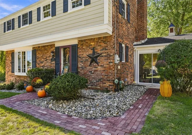 Photo 3 of Single family home for sale at 1808 Concord Dr, Mc Candless, PA 15101 | MLS# 1777850 | Listing updated on 2026-10-18