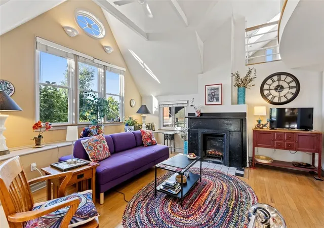 Listing Photo 4 - Condo for sale in building located at 384 S Highland Ave, Pittsburgh, PA 15206 - Unit #3