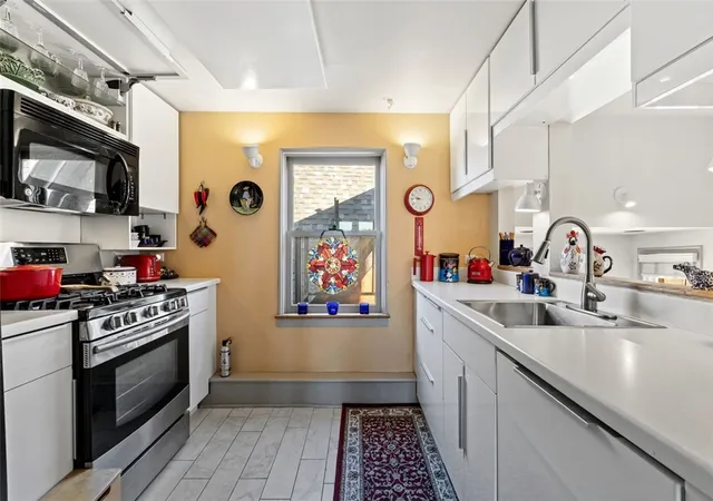 Listing Photo 5 - Condo for sale in building located at 384 S Highland Ave, Pittsburgh, PA 15206 - Unit #3