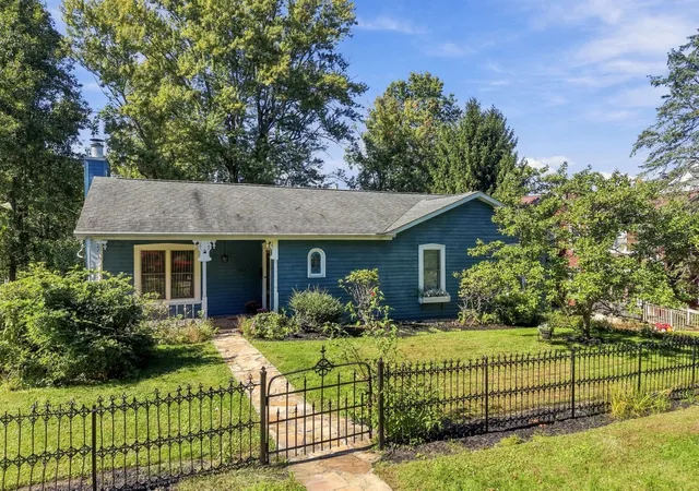 Single family home for sale at 1027 5th Street, Oakmont, PA 15139 | MLS# 1778212