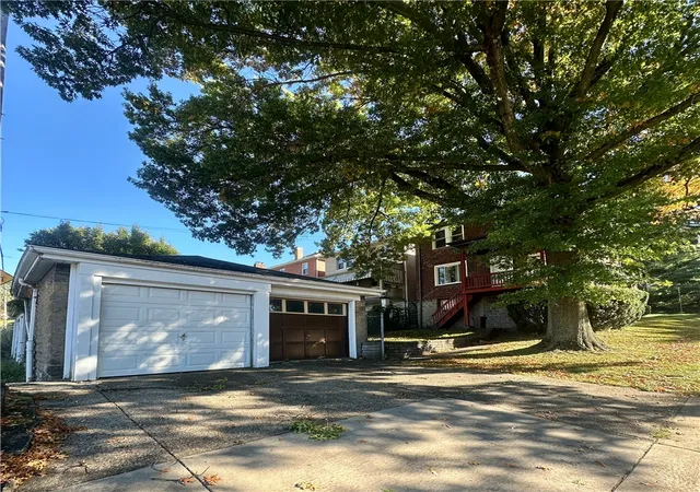 Photo 2 of Single family home for sale at 801 Deely St, Greenfield, PA 15217 | MLS# 1778203 | Listing updated on 2026-10-17