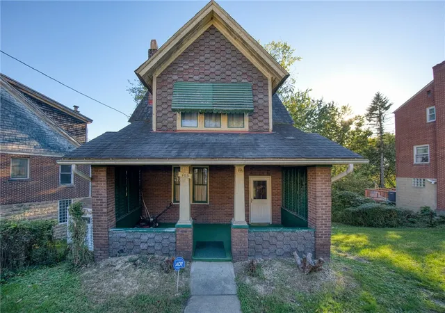Photo 1 of Single family home for sale at 105 W Garden Rd, Brentwood, PA 15227 | MLS# 1778236 | Listing updated on 2026-10-20