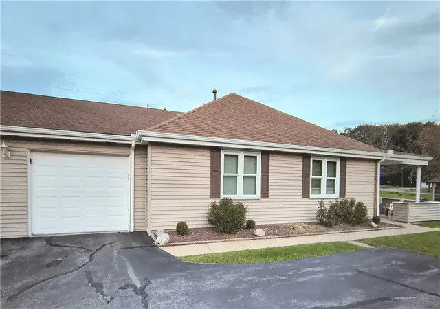 Photo 2 of Condo for sale at 403 Surrey Ln, Twp Of But Nw, PA 16001 | MLS# 1776823 | Listing updated on 2026-10-12