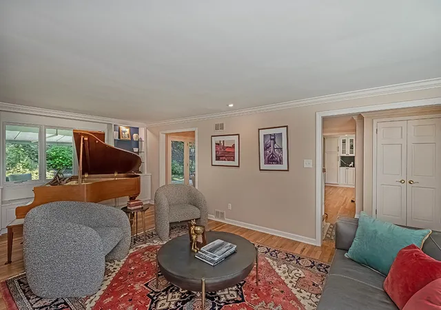 Photo 3 of Single family home for sale at 255 Connecting Rd, Mt Lebanon, PA 15228 | MLS# 1778251 | Listing updated on 2026-10-12