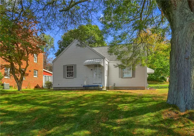 Photo 1 of Single family home for sale at 727 Pershing St, Ellwood City, PA 16117 | MLS# 1778074 | Listing updated on 2026-10-28