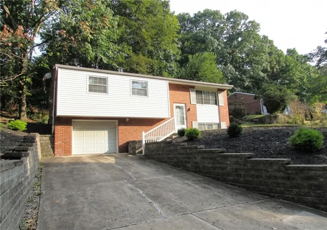 Photo 3 of Single family home for sale at 231 Willett Rd, Glenshaw, PA 15116 | MLS# 1777904 | Listing updated on 2026-10-08