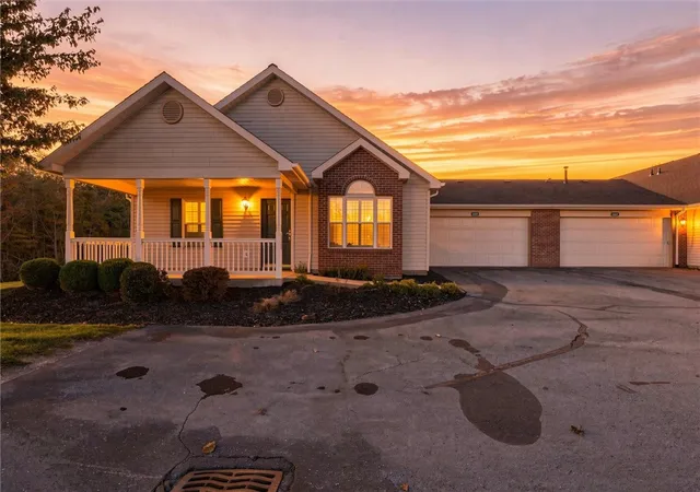 Listing Photo 3 - Condo for sale in building located at 355 Allandale Dr, Bethel Park, PA 15102