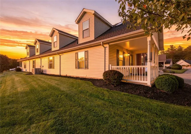 Listing Photo 4 - Condo for sale in building located at 355 Allandale Dr, Bethel Park, PA 15102