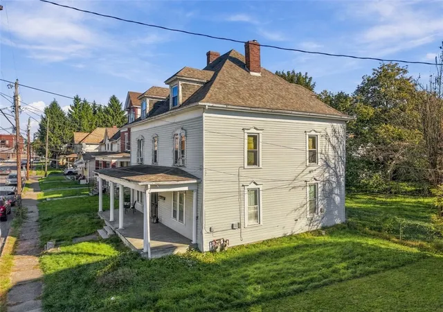 Photo 3 of Multi family home for sale at 233 W Brady St, Butler, PA 16001 | MLS# 1778334 | Listing updated on 2026-10-08