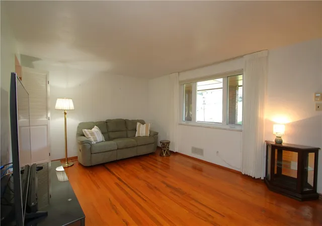 Photo 2 of Sale Pending at 4548 Mapledale Dr, Homestead, PA 15120 | MLS# 1778308 | Listing updated on 2026-10-13