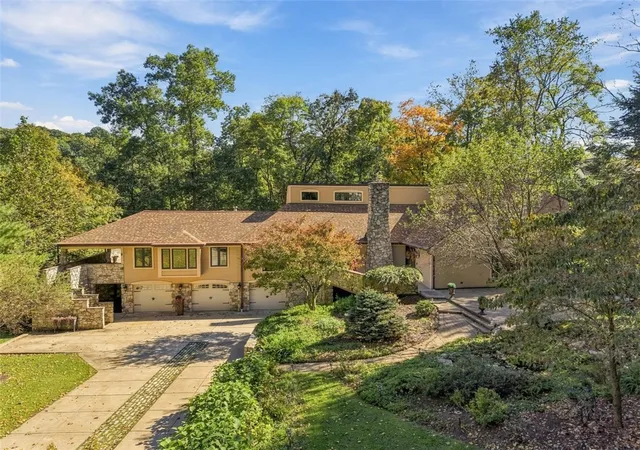 Photo 2 of Single family home for sale at 337 Fox Chapel Rd, Fox Chapel, PA 15238 | MLS# 1778105 | Listing updated on 2026-10-20